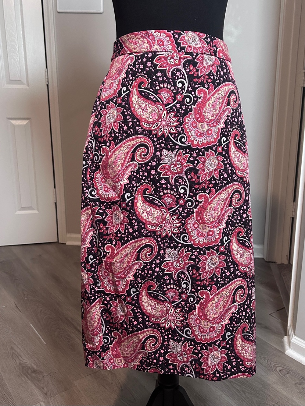 Talbots Paisley Pencil Midi Skirt Size 8 Pink Black Career Office Classic